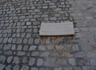 The Sixth Military Gate and the Wooden Circus